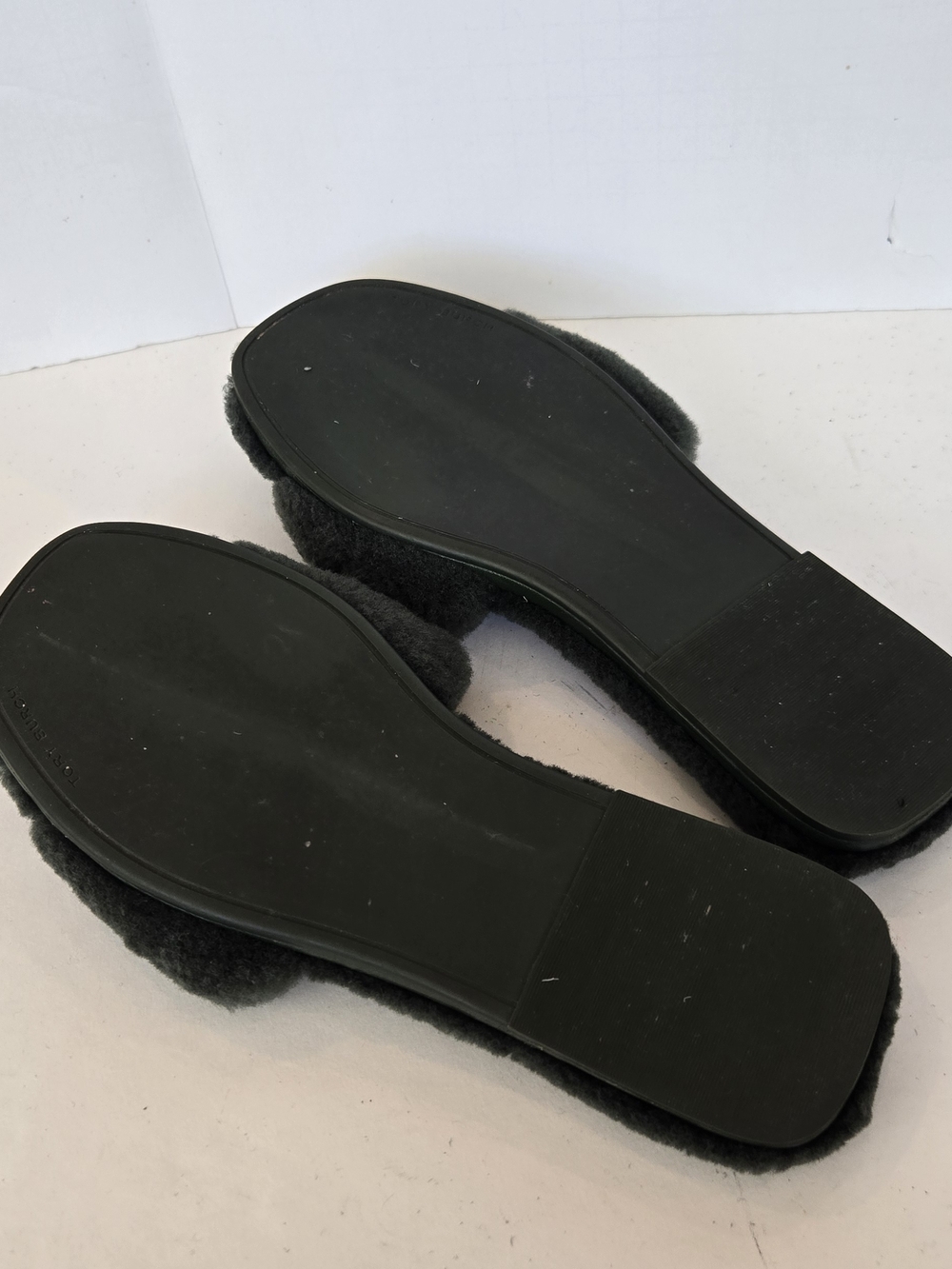 Tory Burch Dark Green Shearling Slide Sandals with Gold Logo Accent - Picture 7 of 11